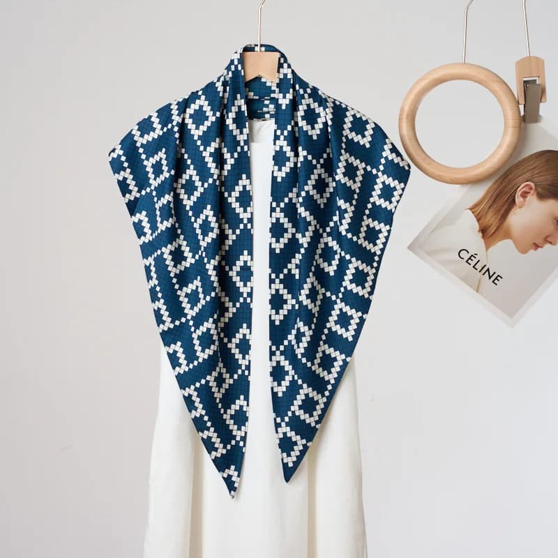 Retro Old Money Wind Triangular Scarf Neck High-end Scarf Decorative Wear Waist Seal Belt Imitation Silk Triangular Silk Scarf