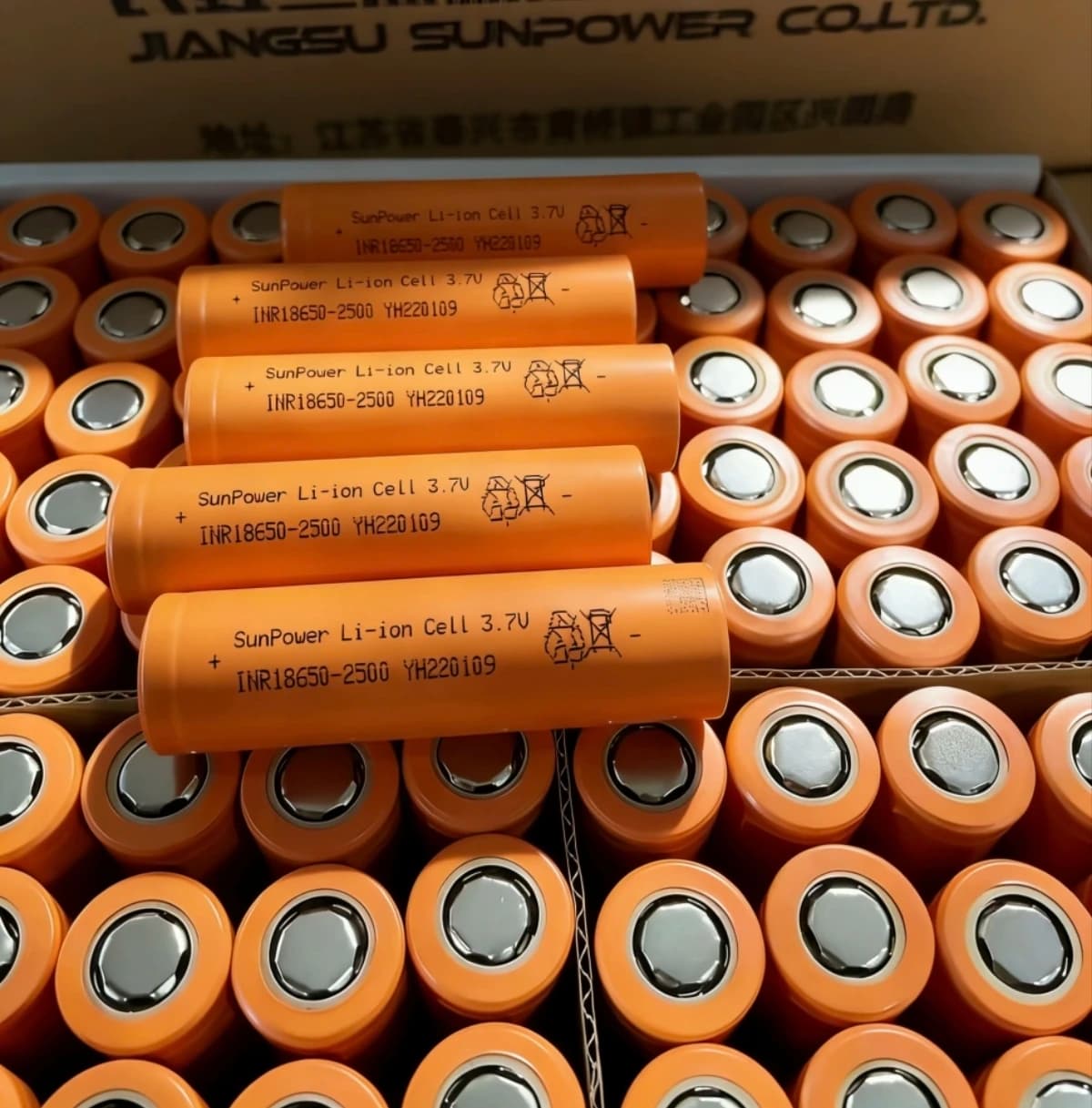 1-100 Pezzi Batteria Originale 18650 3.7V 2500mAh 10C/25A SUNPOWER Cella ad Alta Scarica per Torcia, Drone e Utensili Elettrici