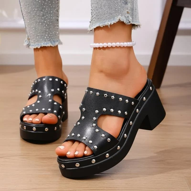 Sandali con Plateau e Borchie da Donna 2026 Nuovi Estivi in Pelle PU con Tacco Alto Ciabatte Donna con Tacco Spesso Stile Punk Gotico