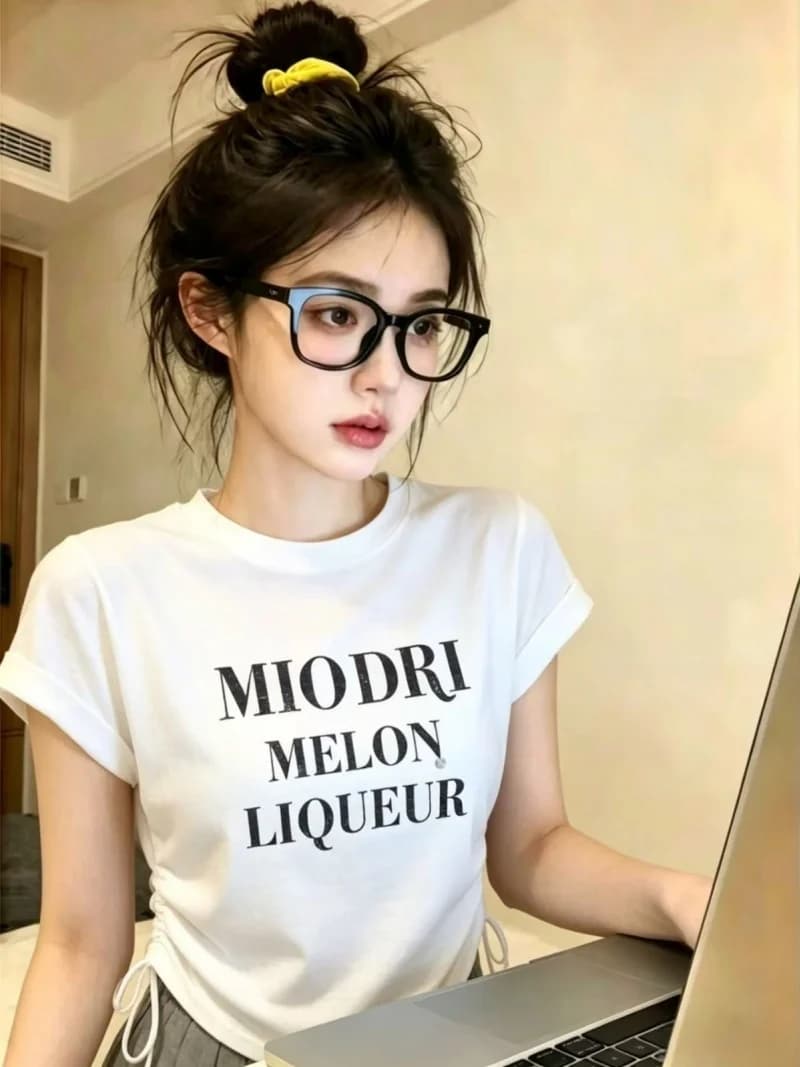 Korean Style round Neck Short Sleeve T-Shirt Women's Summer Design Sense Pleated Waist Top Self-Reserve Recommended Korean Al...