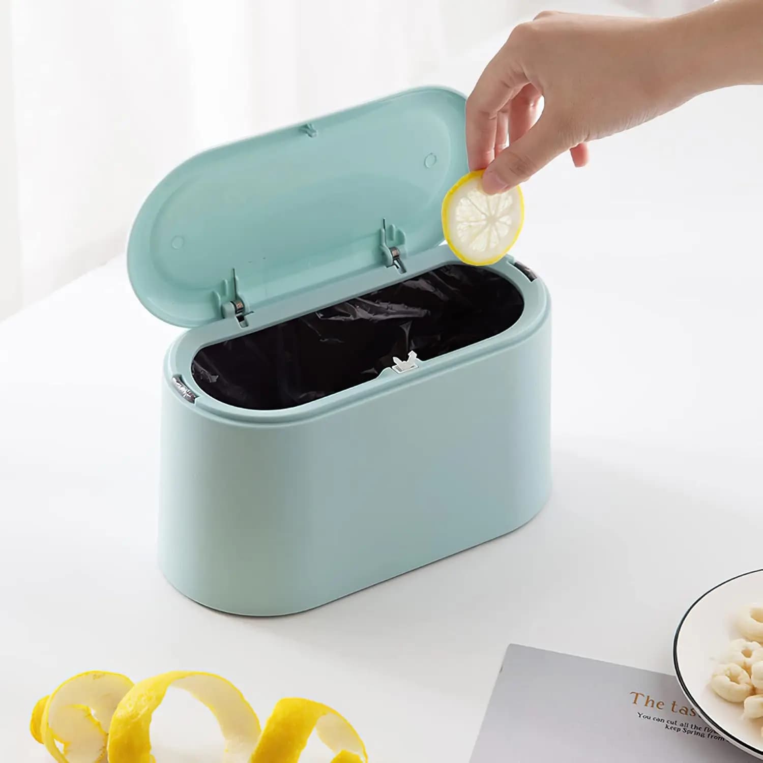 Mini cestino per rifiuti con coperchio, cestino da appoggio a scomparsa, piccolo contenitore per immondizia da scrivania (Azzurro)