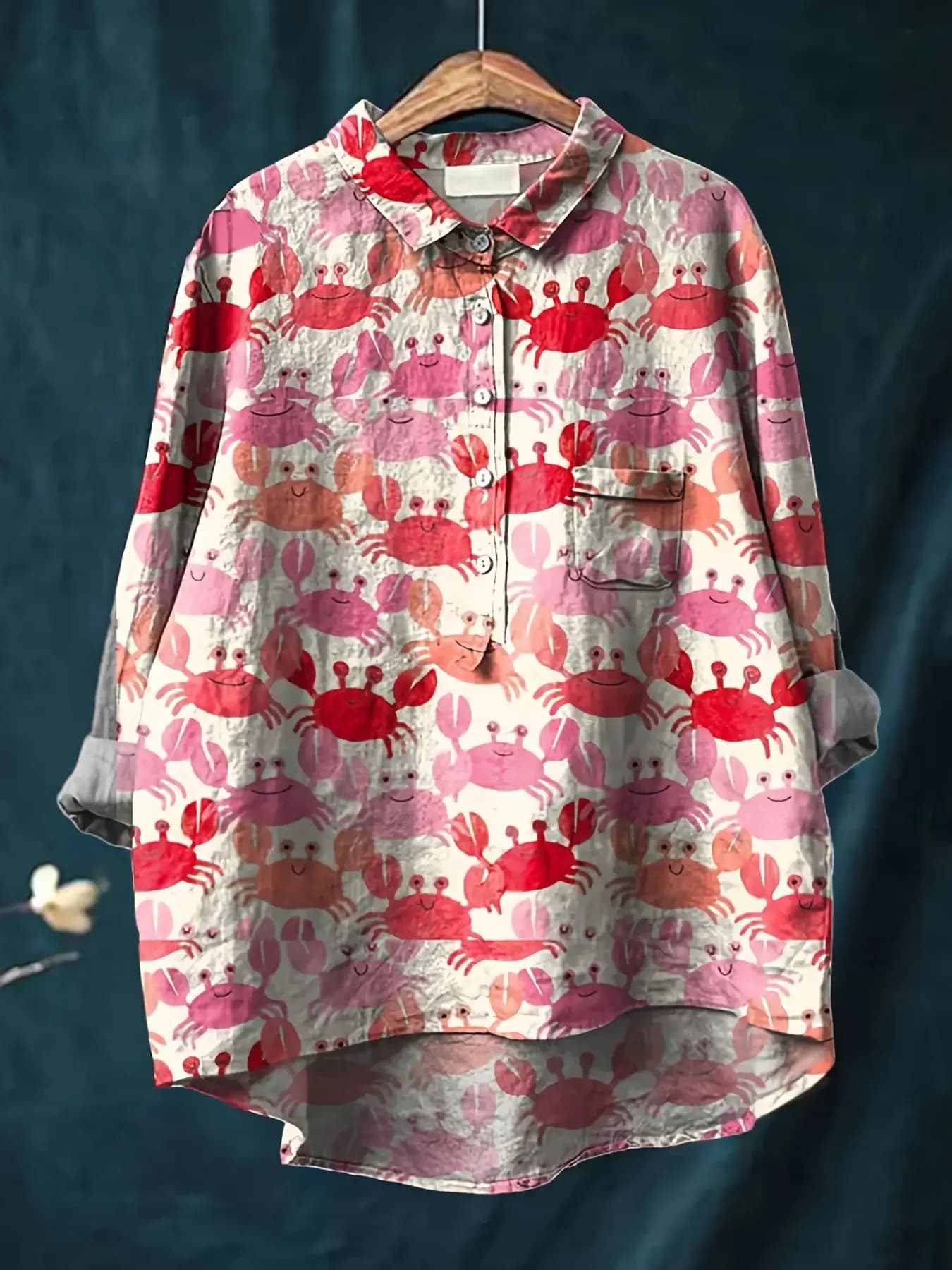 2206 Spring/Summer/Autumn wearing a woman's shirt with printed collar: pretty small red and pink crabs