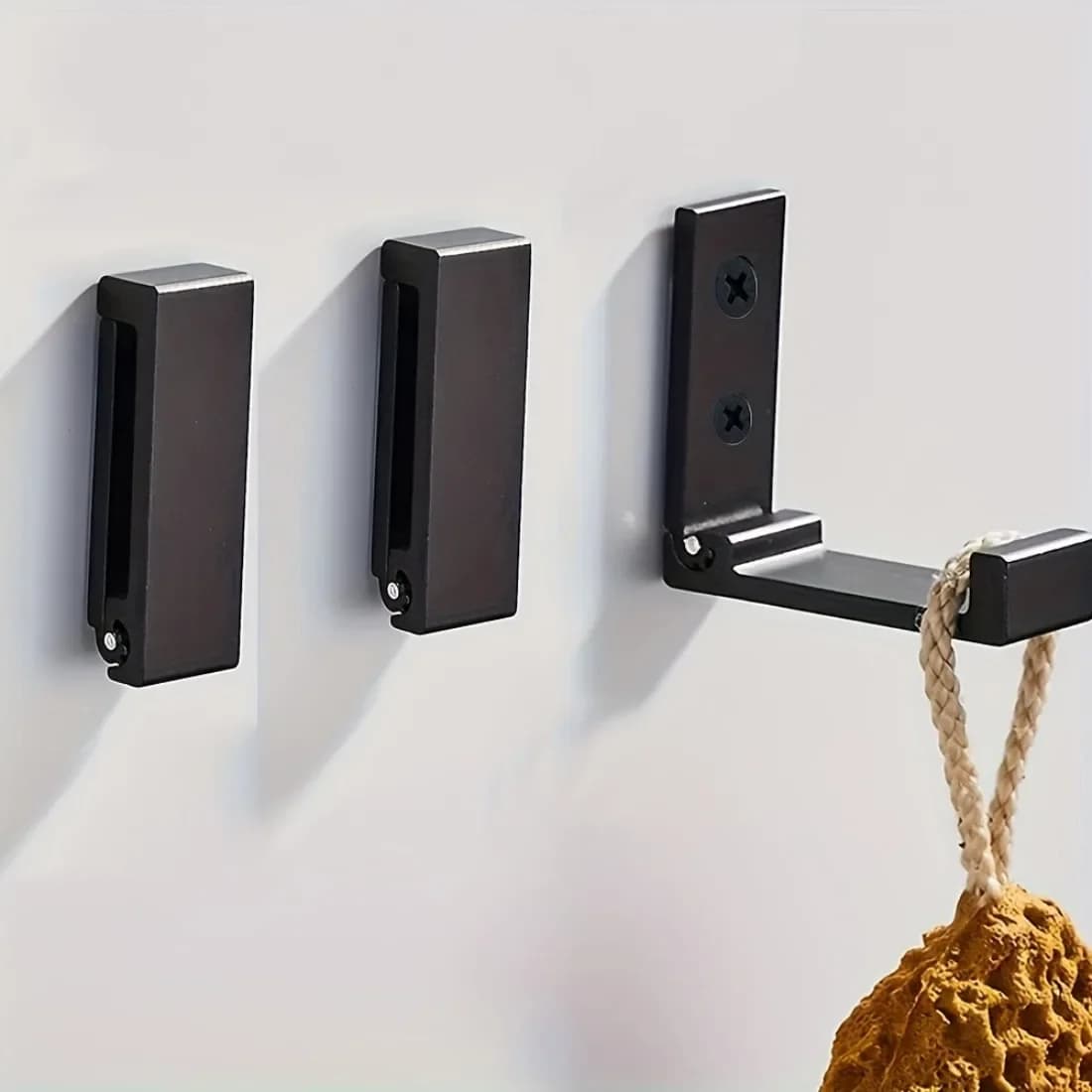 Appendiabiti pieghevole da parete in 5 pezzi, ganci neri resistenti alla ruggine e robusti, ideali per appendere vestiti, asciugamani e cappelli