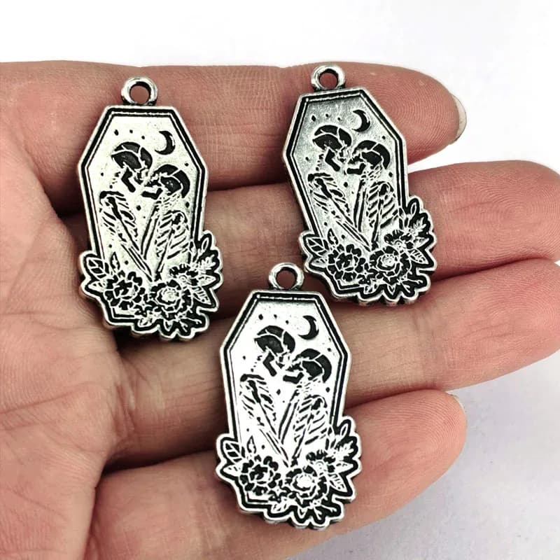 5 Pezzi Badge Vintage a Forma di Teschio Punk in Smalto, Charm Gotico per Borse e Gioielli, Idea Regalo