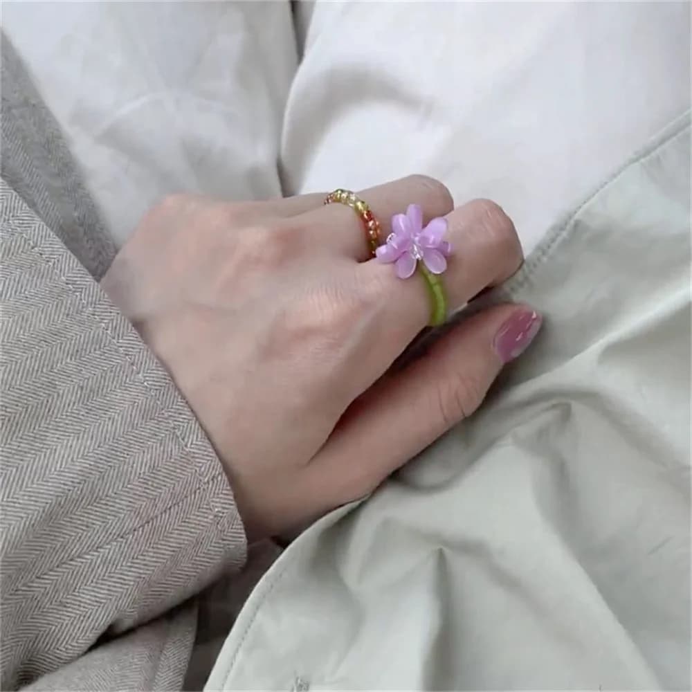 Fresh Simple Acrylic Wind Chime Flower Elastic Ring Hand Woven Glass Bead Stretchable Women's Ring Jewelry Gift