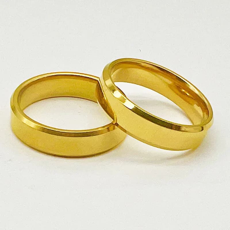 Anello in acciaio al titanio, anello semplice, gioiello alla moda, anello geometrico in acciaio inossidabile, leggero e lussuoso, color oro.