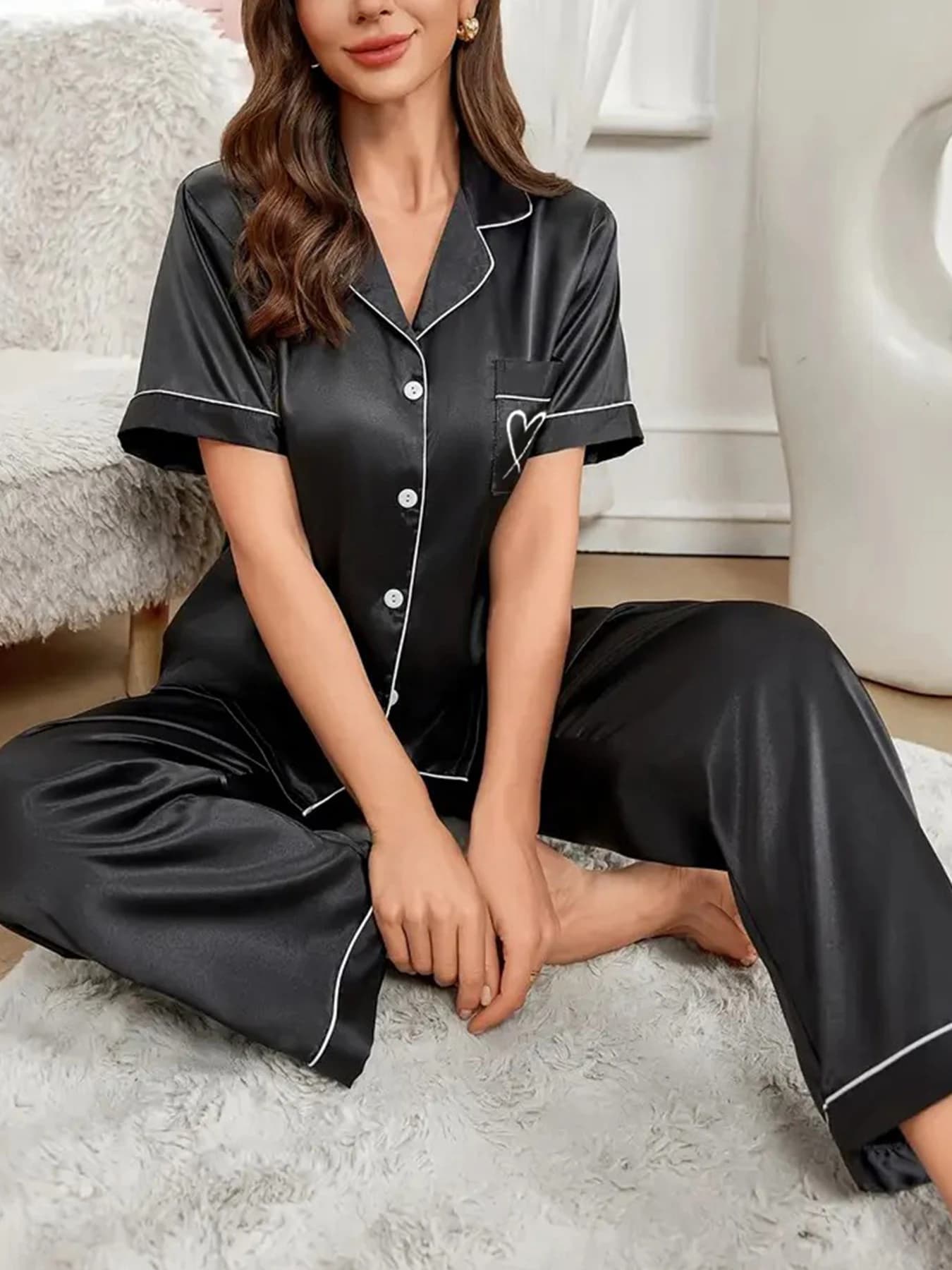 Pigiama da donna tasca cuore ricamato pigiama Set raso confortevole manica corta bottone pigiama Lounge pantalone per le donne pigiameria