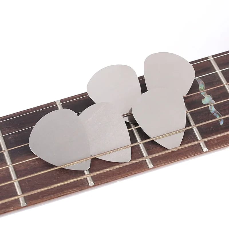 Confezione da 10 plettri per chitarra in acciaio inossidabile per suoni brillanti e vibranti Plettri per chitarra da 0,3 mm per chitarra elettrica, basso, ukulele