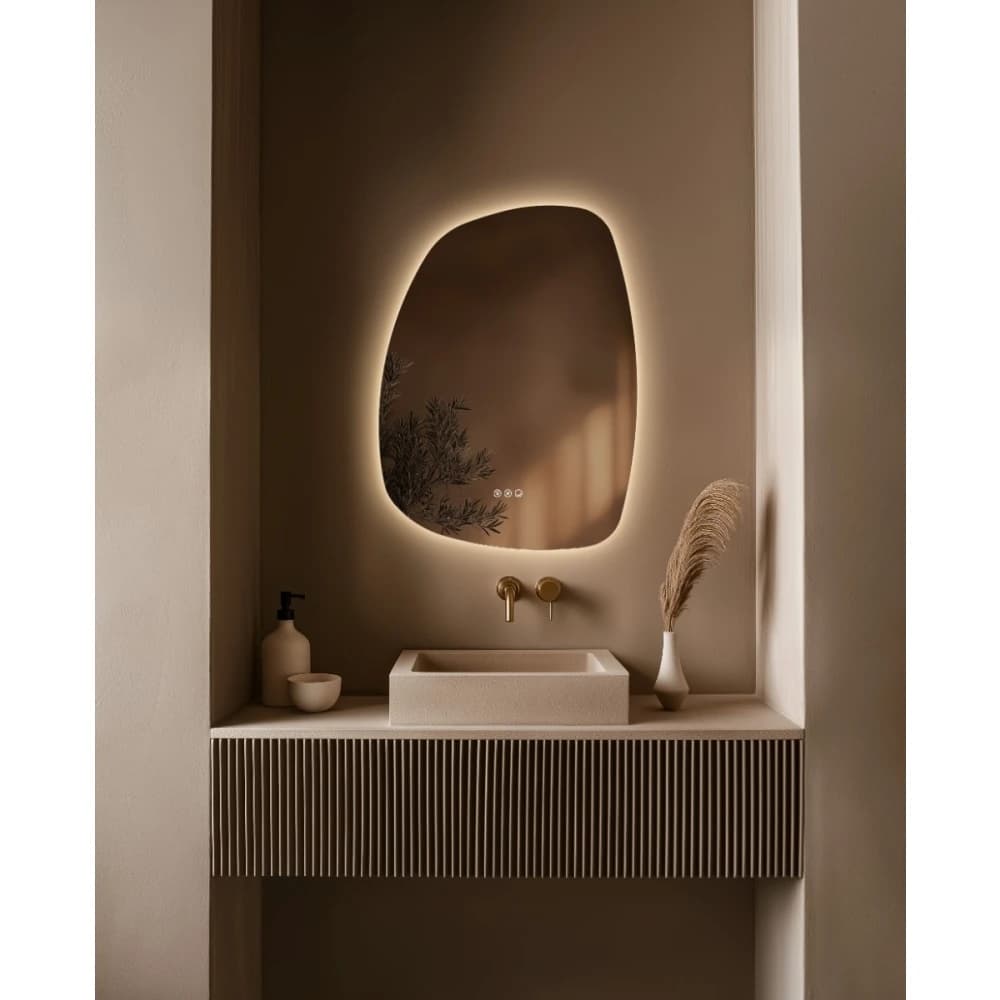 Specchio da bagno con luce a led asimmetrica