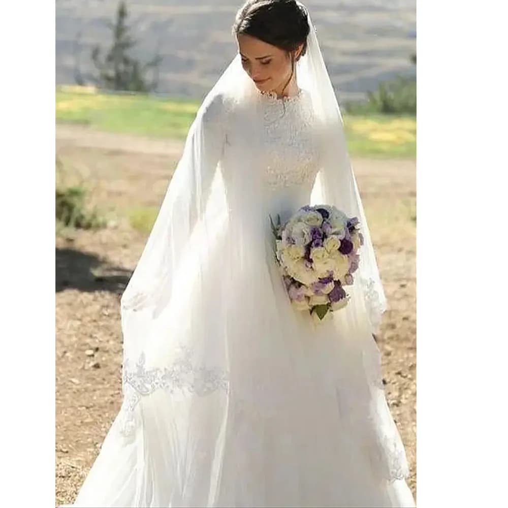 Mezze maniche Abito da sposa lungo bianco Collo alto Sweep Train Applicazioni in pizzo Tulle Abiti da sposa country garden personalizzati