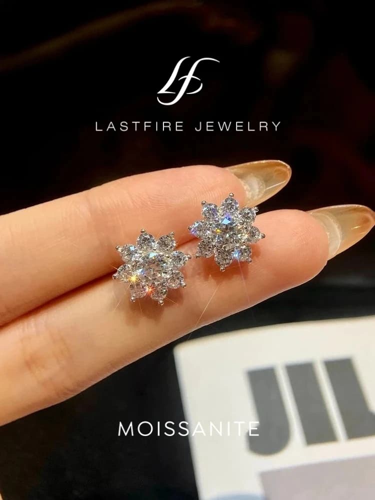 Orecchini a Fiore con Diamante Moissanite da 0,5 Carati per Donna, in Argento Sterling 925, Gioielli Solitari per Matrimoni e Feste