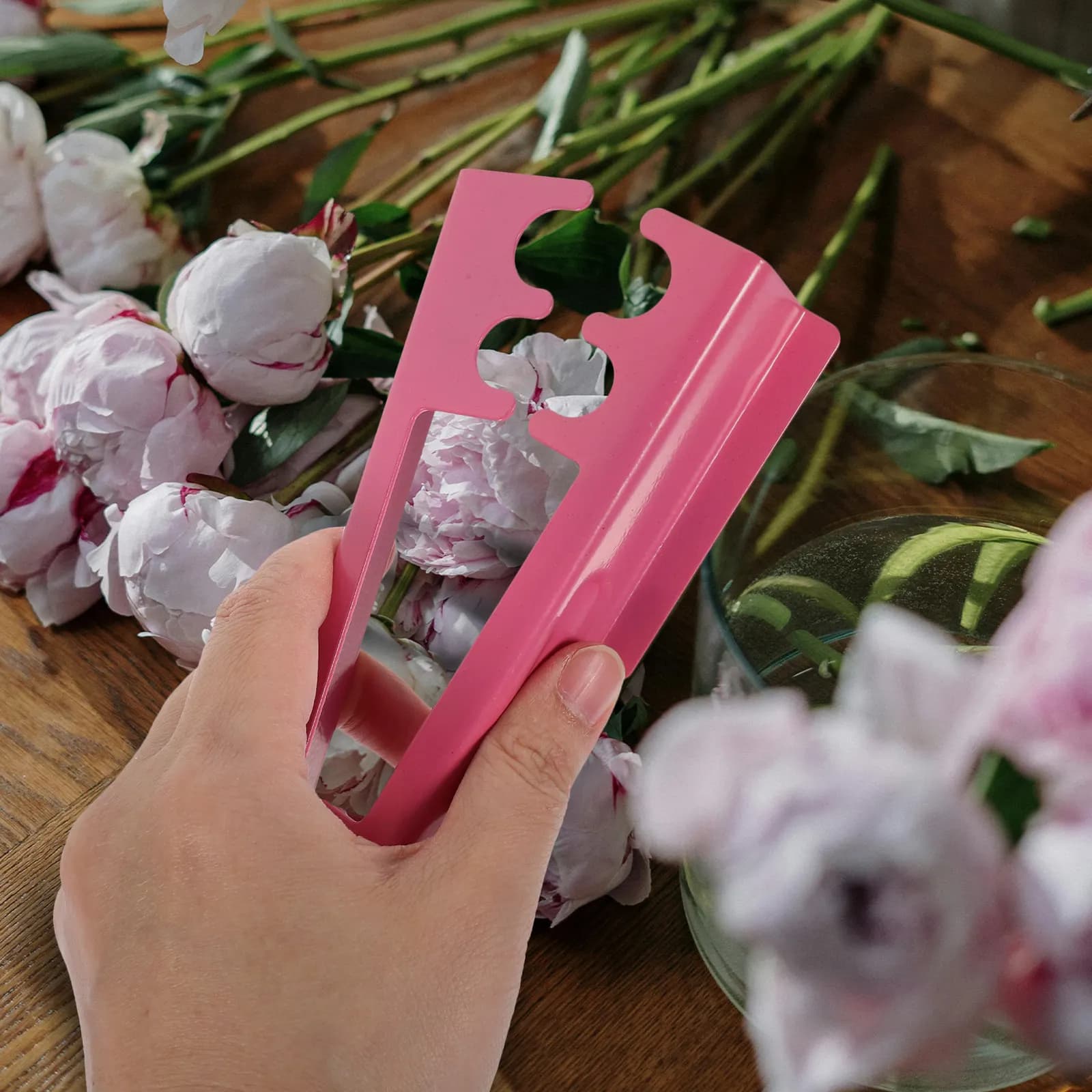 Set of 1 Tool to Remove Pink Heart Shape Spins, 12cm in Plastic, 14cm in Iron, Pink Foam Painter, Floral Scissors, Garden Composition Tools