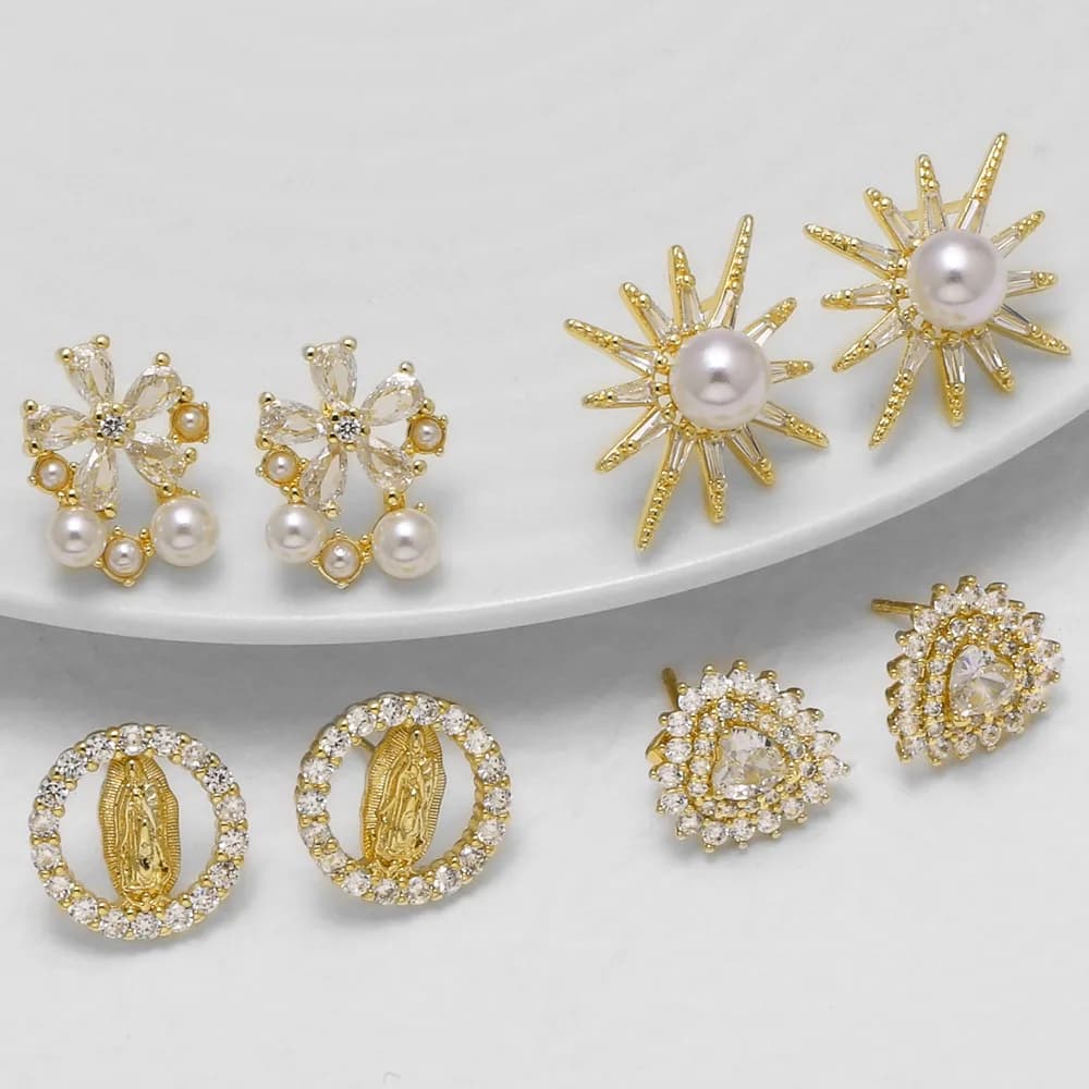 FLOLA Squisiti orecchini a forma di cuore in cristallo trasparente per donna, orecchini a forma di cuore placcati in oro con Vergine Maria, piccoli gioielli con perle finte ersz16