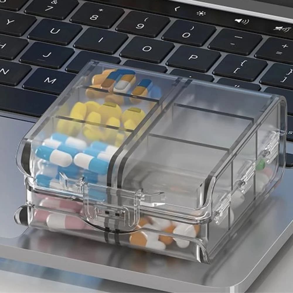Portapillole portatile a 12 scomparti a doppio strato, formato da viaggio, organizer per medicinali, vitamine e integratori per l'uso quotidiano.