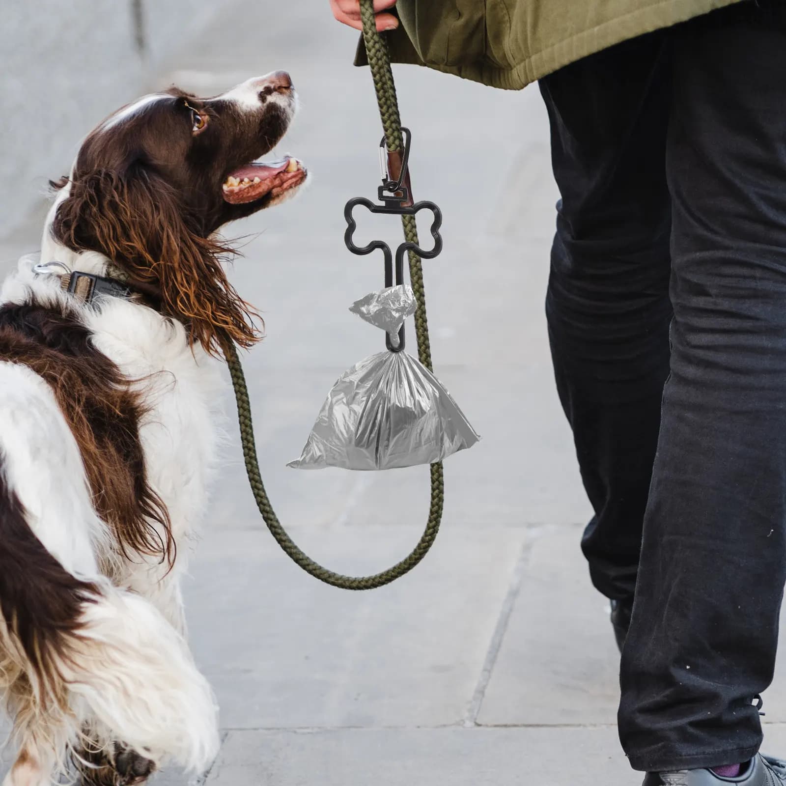 Clip Porta Sacchetti per Escrementi di Cane, 5 Pezzi, Piccolo e Leggero in ABS, Morsetto per Sacchetti Igienici, Libera le Mani durante le Passeggiate, Compatibile con Tutti i Guinzagli, per Passeggiate con Animali Domestici