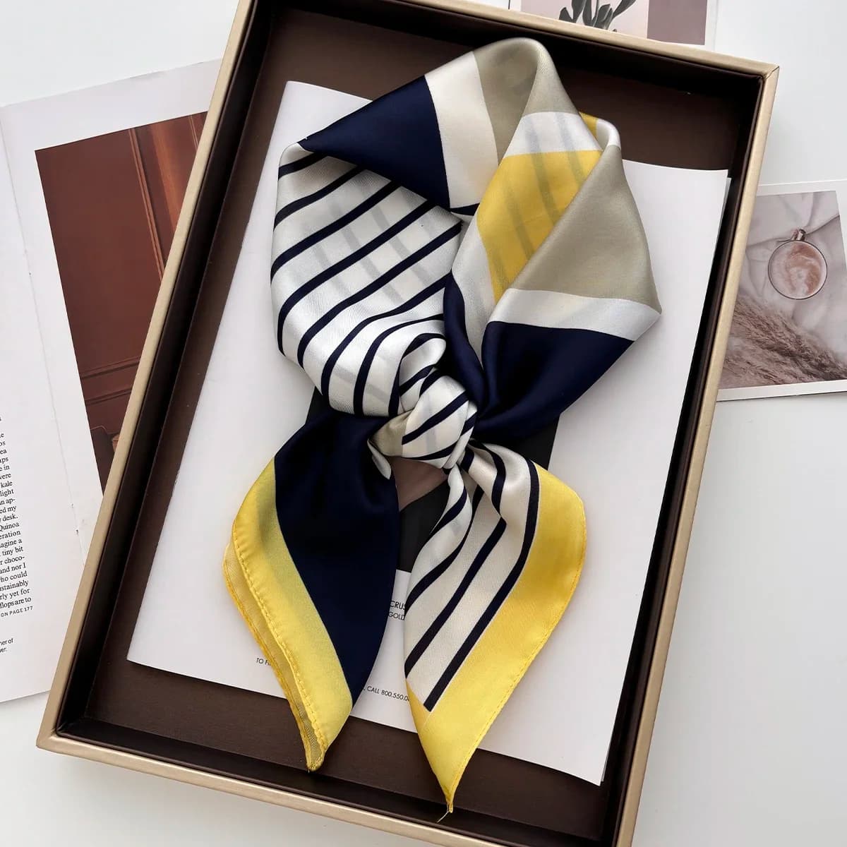 Sciarpa quadrata in raso morbido da donna da 70 cm Stampa floreale Avvolgente Foulard Fazzoletto Bandane Collo Capelli Cravatta magra Sciarpe Scialli