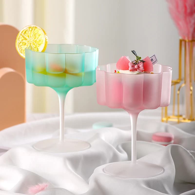 Tazza da cocktail in vetro smerigliato colorato Calice per caramelle mascherato Petalo per la casa Pizzo Macaron Tazza per gelato Articoli da bar per feste