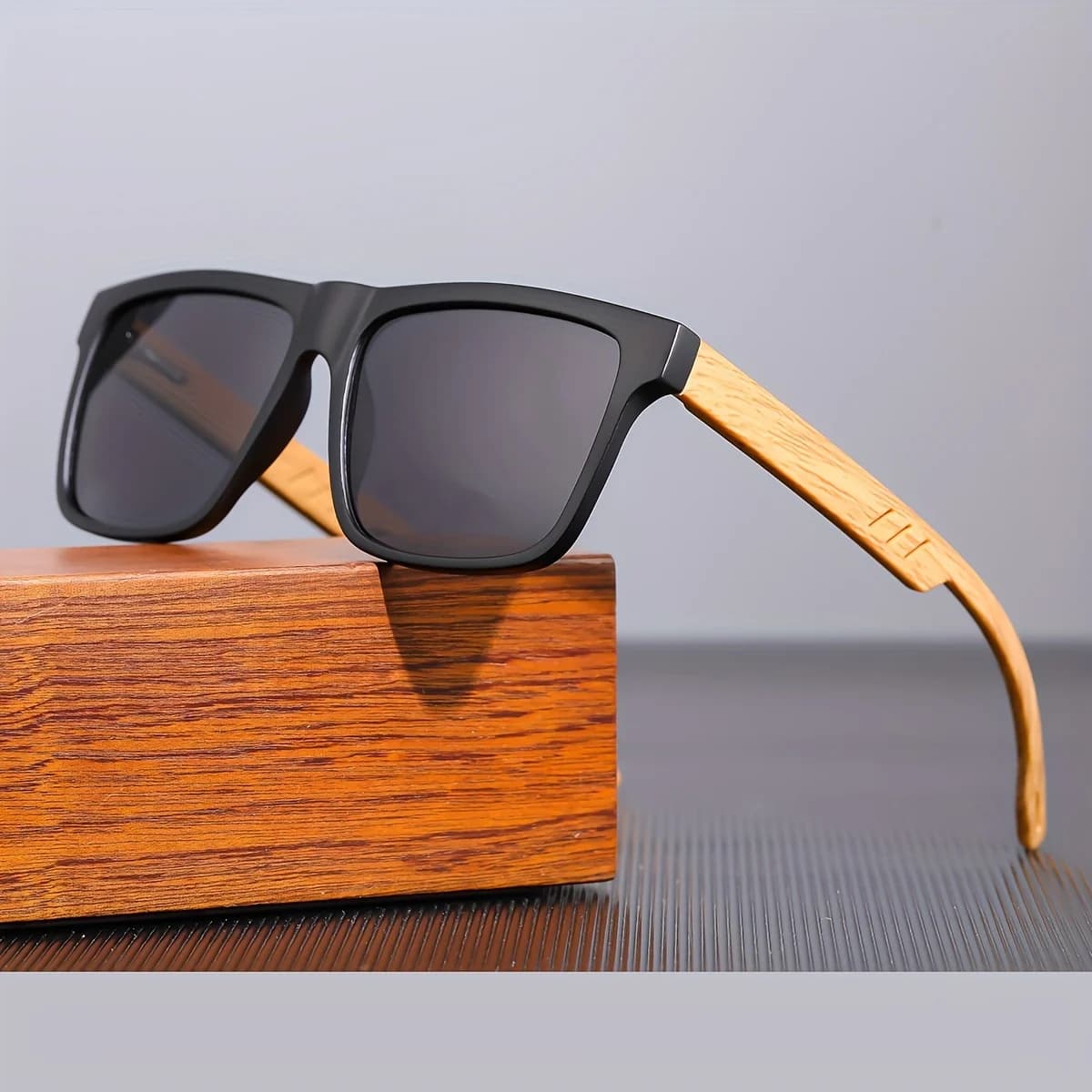 Nuovi Occhiali da Sole Classici Quadrati Casual con Montatura Grande Effetto Legno, Protezione UV400, Unisex, per Esterni