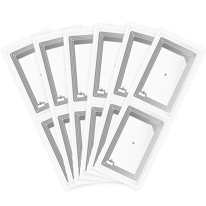 Tag adesivi NFC con chip NTAG213 Dimensioni 85 * 54 mm Etichette adesive programmabili vuote Tag RFID trasparenti Memoria da 144 byte