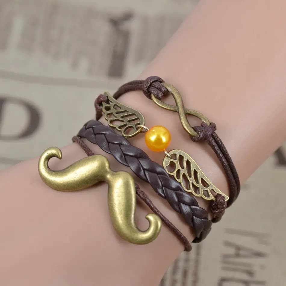 Braccialetti di corda multistrato del braccialetto di cuoio del metallo della perla dell'imitazione dell'ala del baffi intrecciata dell'annata di vendite calde Commercio all'ingrosso
