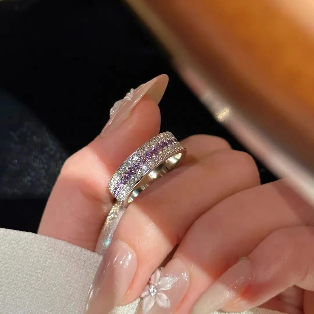 Anelli di diamanti viola alla moda eleganti e di lusso leggeri per le donne scintillanti pieni di diamanti regalo di gioielli per feste con anelli squisiti vintage