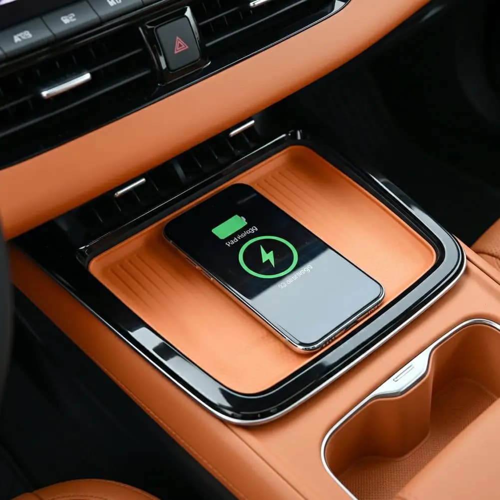 Tappetino in Silicone per Ricarica Wireless e Organizzazione Antipolvere per Console Centrale Auto Changan Deepal S05