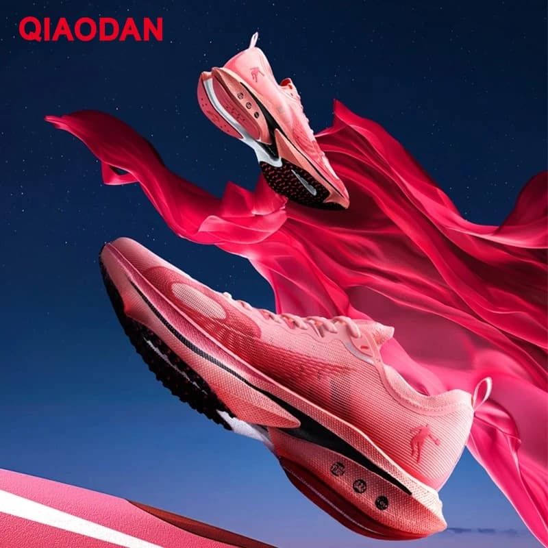 QIAODAN Feiteng PRO Campo da corsa e allenamento Scarpe da corsa con piastra in carbonio 2025 Scarpe sportive da uomo Scarpe da ginnastica da competizione BM23240294