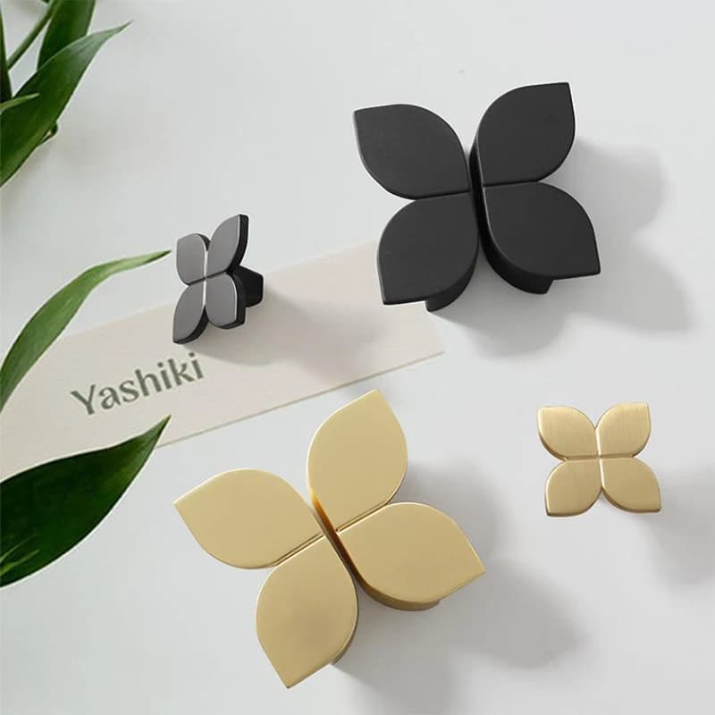 Maniglia in lega di zinco abbinata in oro di lusso leggero maniglia per porta dell'armadio in stile nordico cassetto dell'armadio per vino armadio maniglia per porta nera