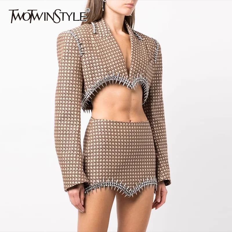 TWOTWINSTYLE Sottile Set a due pezzi per le donne Risvolto Manica lunga Impiombato Rivetto Giacca a vita alta Gonna scozzese Sottile Set Abiti femminili