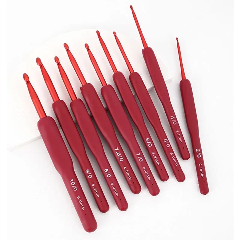 Uncinetto rosso Strumento tessuto a mano fai-da-te Ago da maglia in ossido di alluminio con manico antiscivolo in silicone 2-6mm per uncinetto di lana