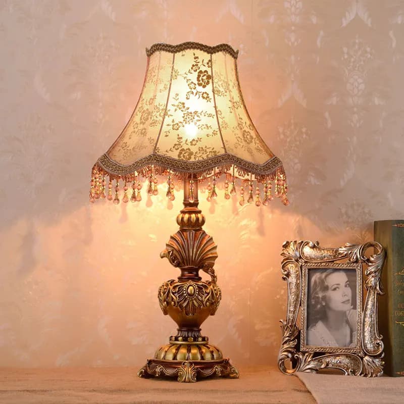 Lampada da tavolo in stile europeo lampada da comodino per camera da letto lampada da comodino moderna in stile americano per la casa di lusso creativa