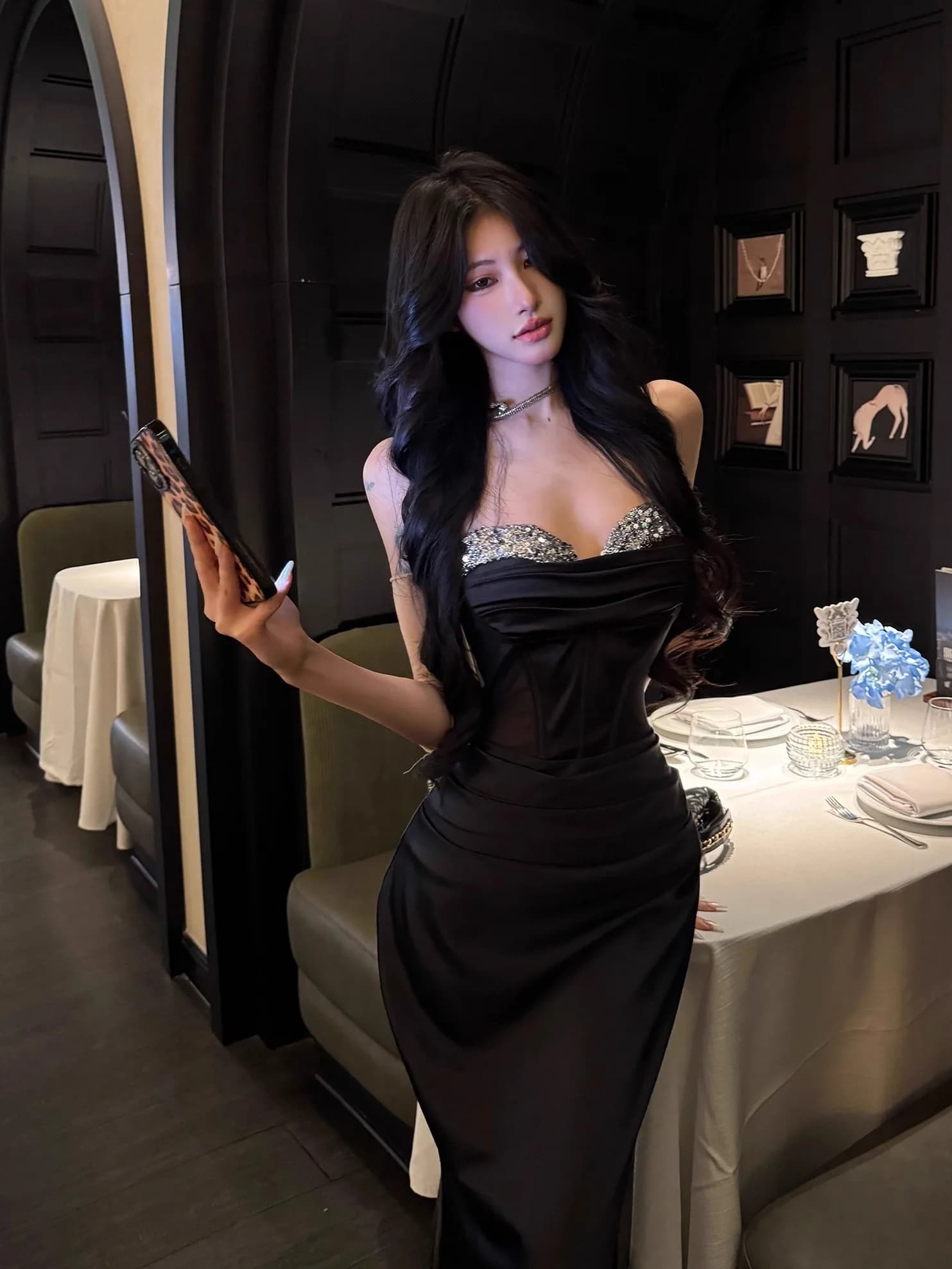 Abito da donna sexy francese con paillettes monospalla e gonna lunga da sera aderente con coda fi-accia in vita