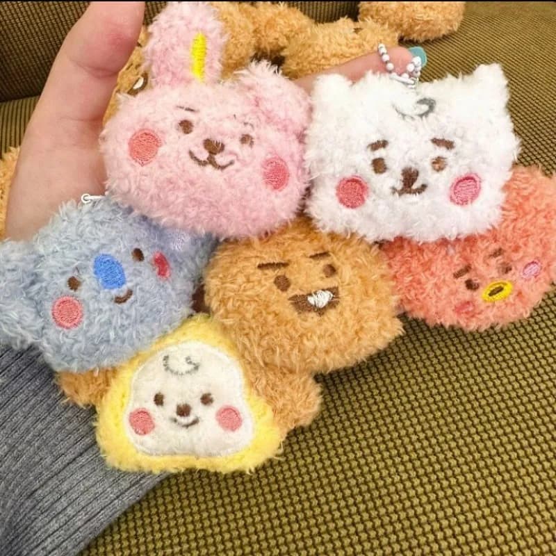 Nuovo portachiavi mini peluche K-pop BT21, grazioso ciondolo decorativo per zaino, regalo per fan del gruppo idol con coniglietto rosa