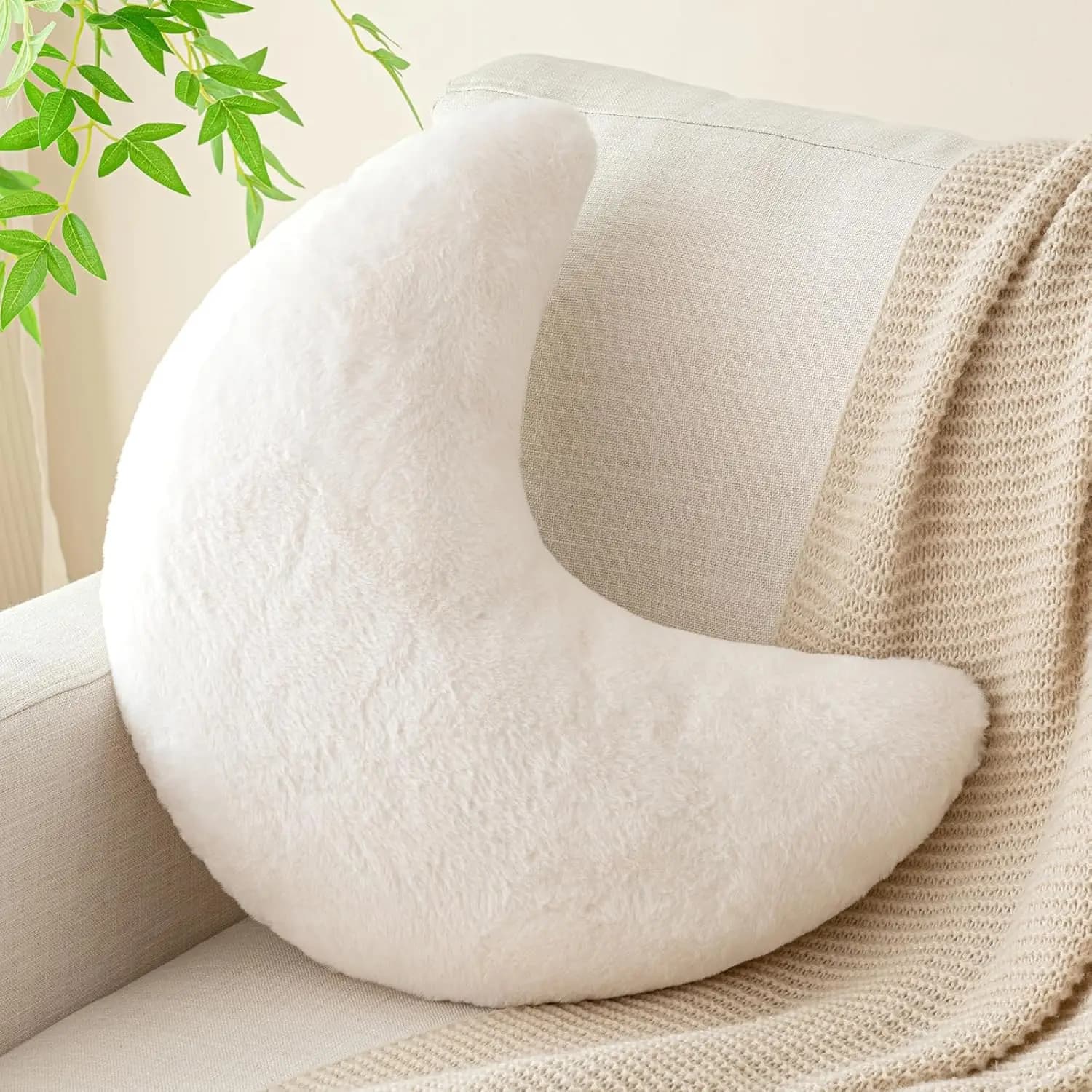 Soft Moon Shape Bearing for Bed and Sofa, Decorative and Floor Bearing for Living Room