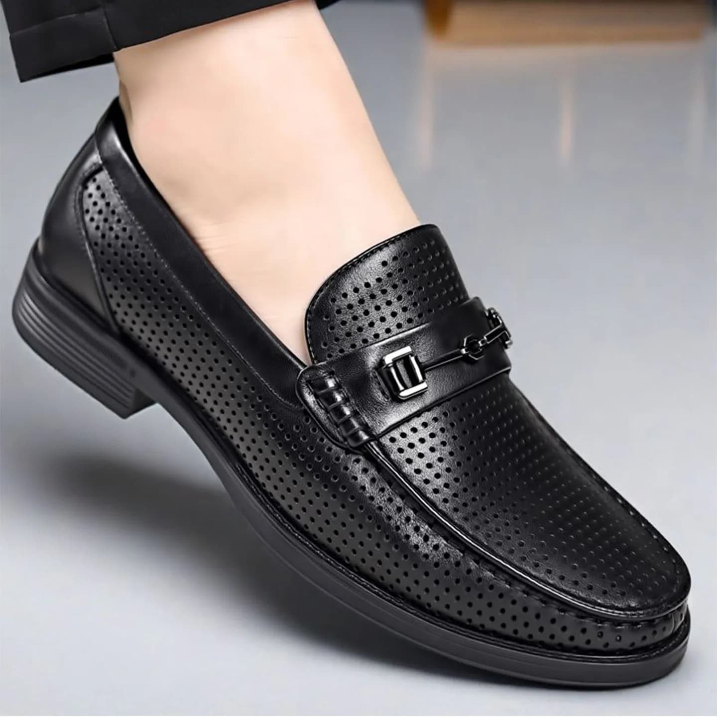Sandali Casual da Uomo in Pelle di Vacchetta 100% Primo Strato, Traforati e Traspiranti, con Suole Morbide e Design Comodo