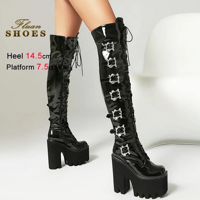Stivali sopra il ginocchio in pelle verniciata lucida per donna Cinturino con fibbia punk Stivali lunghi con plateau e tacco grosso 14,5 cm Scarpe da donna gotiche