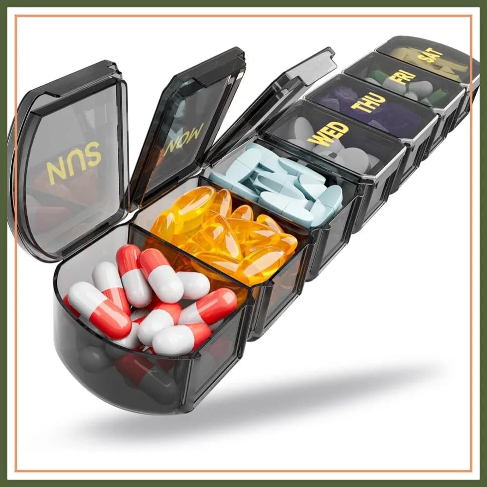 Grande Organizzatore Settimanale per Pillole con 7 Scomparti, Scatola per Medicinali con Coperchi Facili da Aprire, Plastica Senza BPA, per Vitamine, Integratori, Olio di Pesce, Nero
