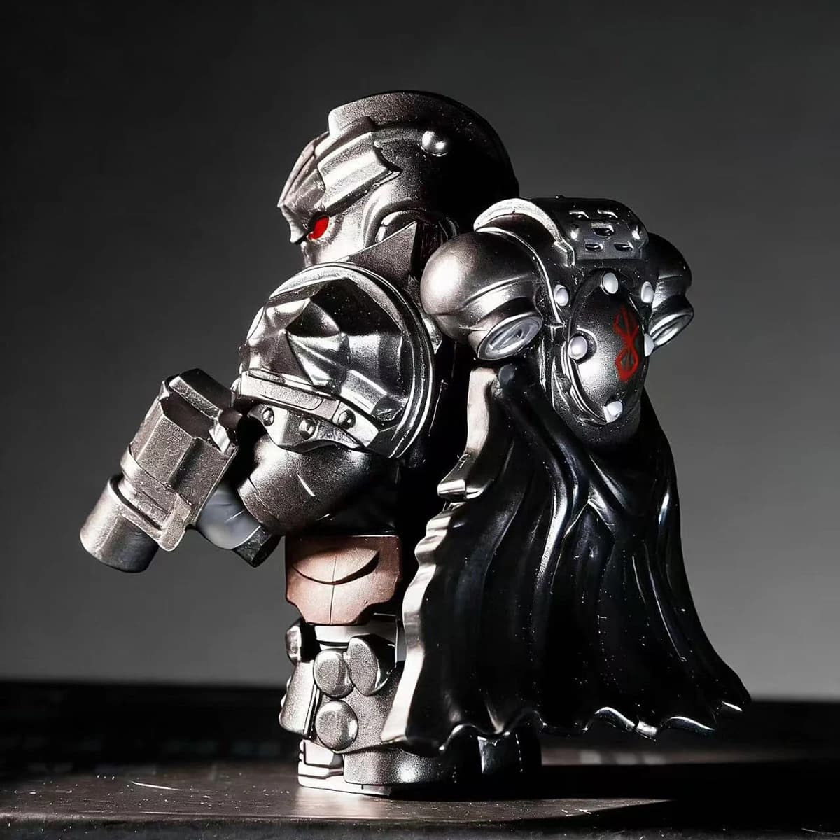 Nuova Minifigure Anime Berserk Guts, Modellino Action Figure del Guerriero Nero in Armatura, Giocattoli da Collezione per Ragazzi, Regalo Cacciatore di Draghi