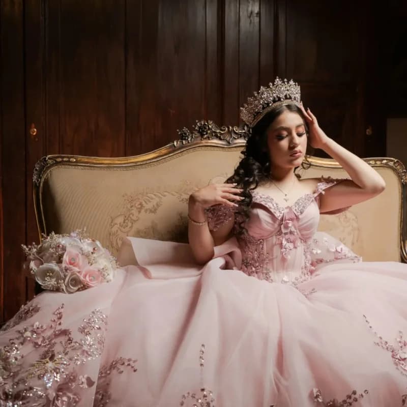 Abito Quinceanera rosa con spalle scoperte glitter cristallo Decalcomania fiore 3D Coda lunga Fiocco Abiti da 15 Quinceanera Personalizza