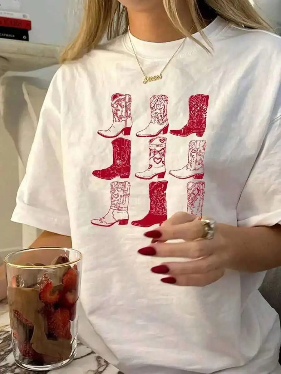 T-shirt oversize in cotone con stampa di stivali da cowboy rossi e grafica western per donna