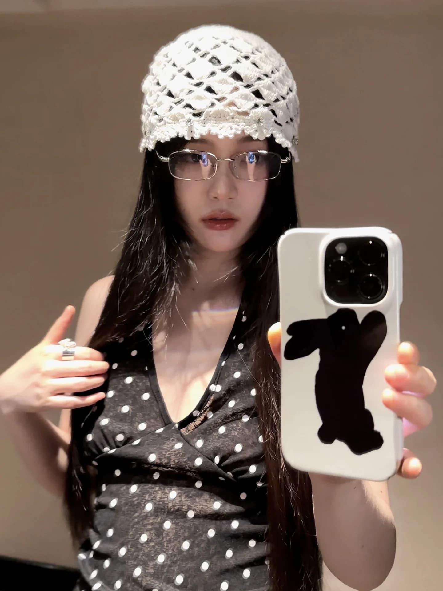 Cappello Invernale da Donna alla Moda con Fiori Traforati Lavorati a Mano e Decorazioni di Diamanti Brillanti, Cappello a Secchiello Trendy Versatile