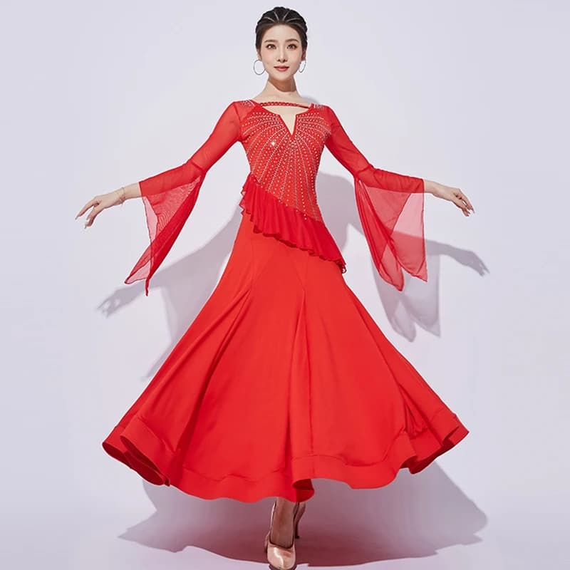 Costume da ballo rosso per donna, abito da pratica di danza standard nazionale, abiti con maniche svasate in rete, vestito da spettacolo di valzer 2200
