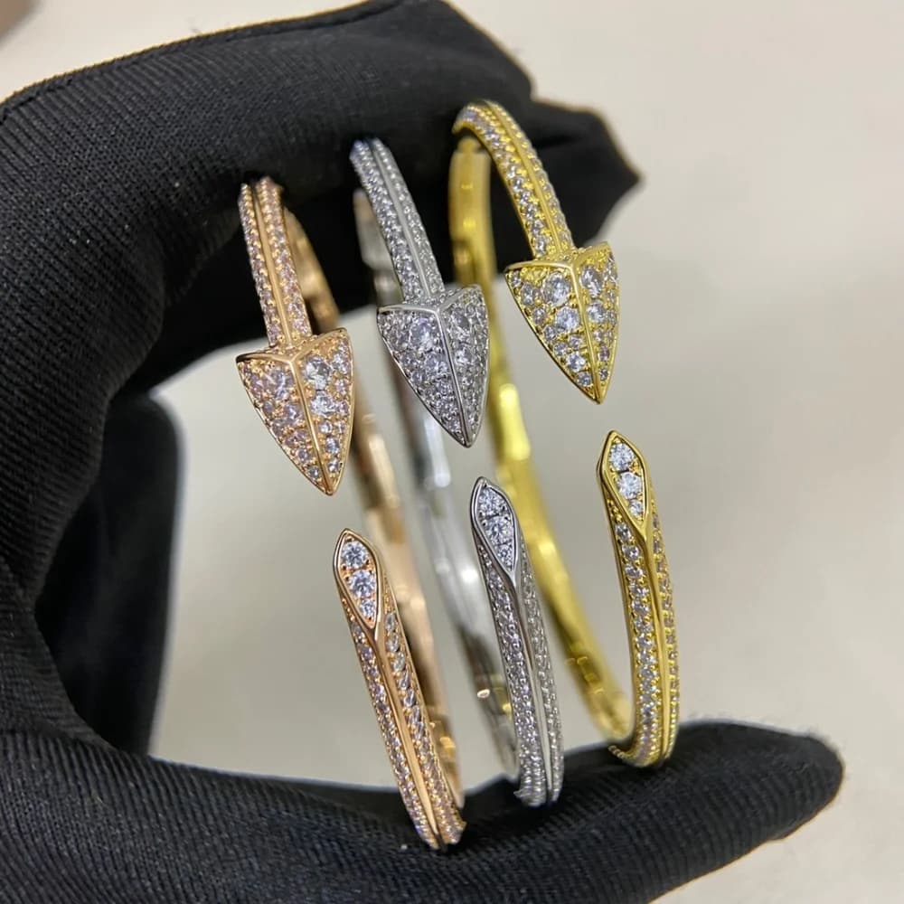 18K Gold-Plated French Luxury Arrow Shaped Open Women's Bracelet, an Elegant and Fashionable Jewelry Accessory