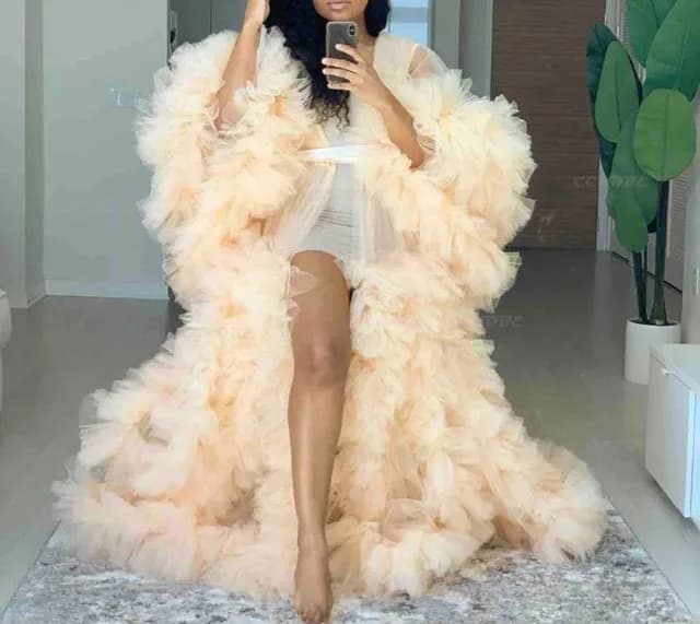Dolce ragazza vintage tulle vestaglia prospettiva tulle trasparente vedere attraverso lunghi vestaglie rosa soffice abito premaman servizio fotografico