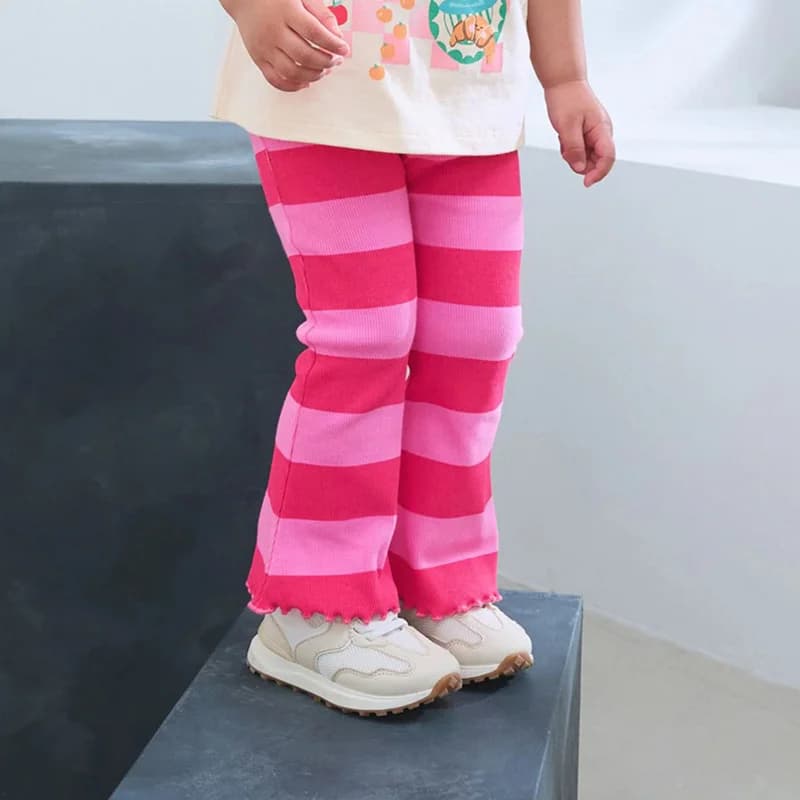 Metri di salto 2-7T Cuori Boot Cut Pantaloni leggings per ragazze Pantaloni a matita a figura intera di moda di vendita caldi Pantaloni per bambini autunnali