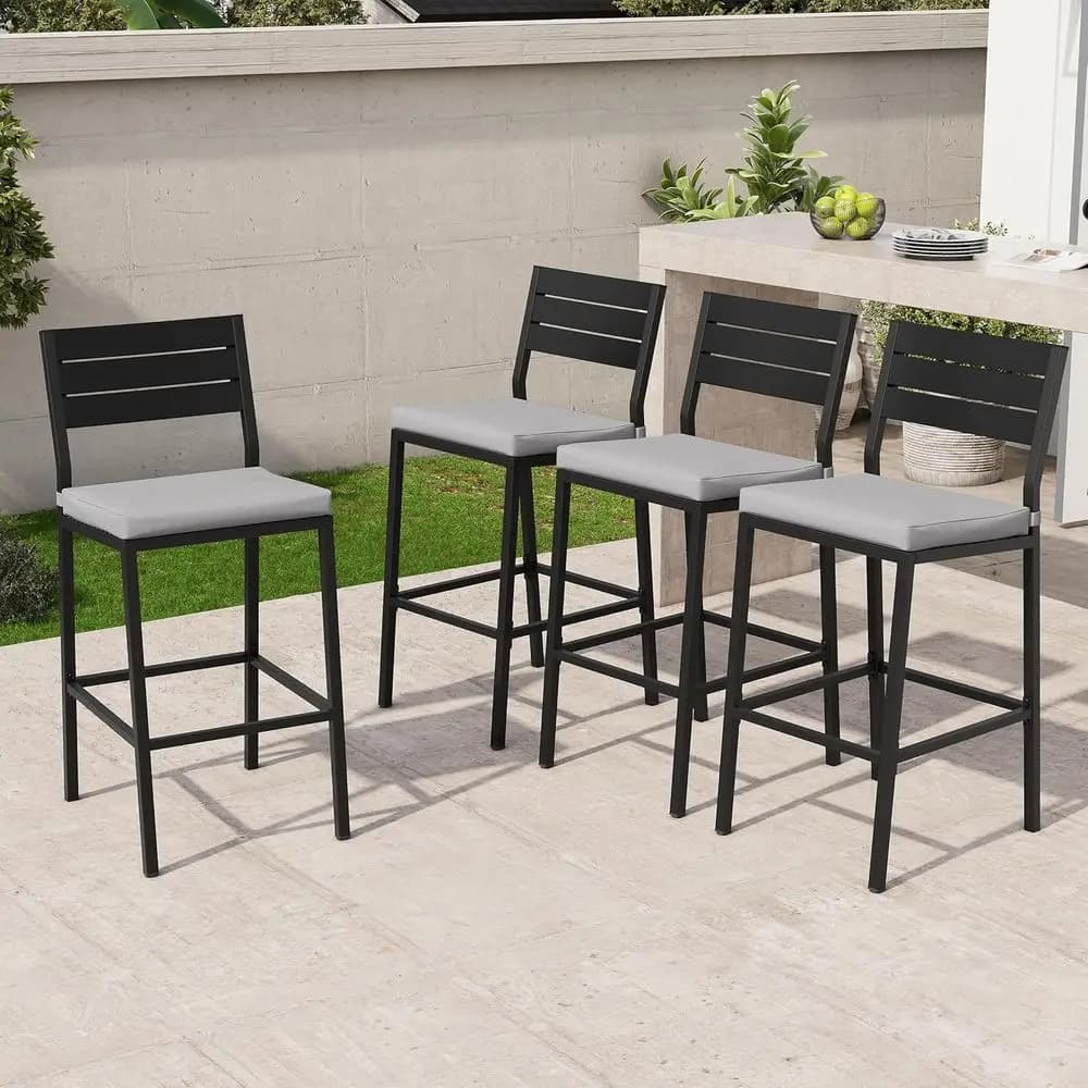 Set di 4 sgabelli da bar per esterni, sgabelli da bancone per patio con cuscini, sedie alte con schienale e poggiapiedi per terrazza, prato, giardino
