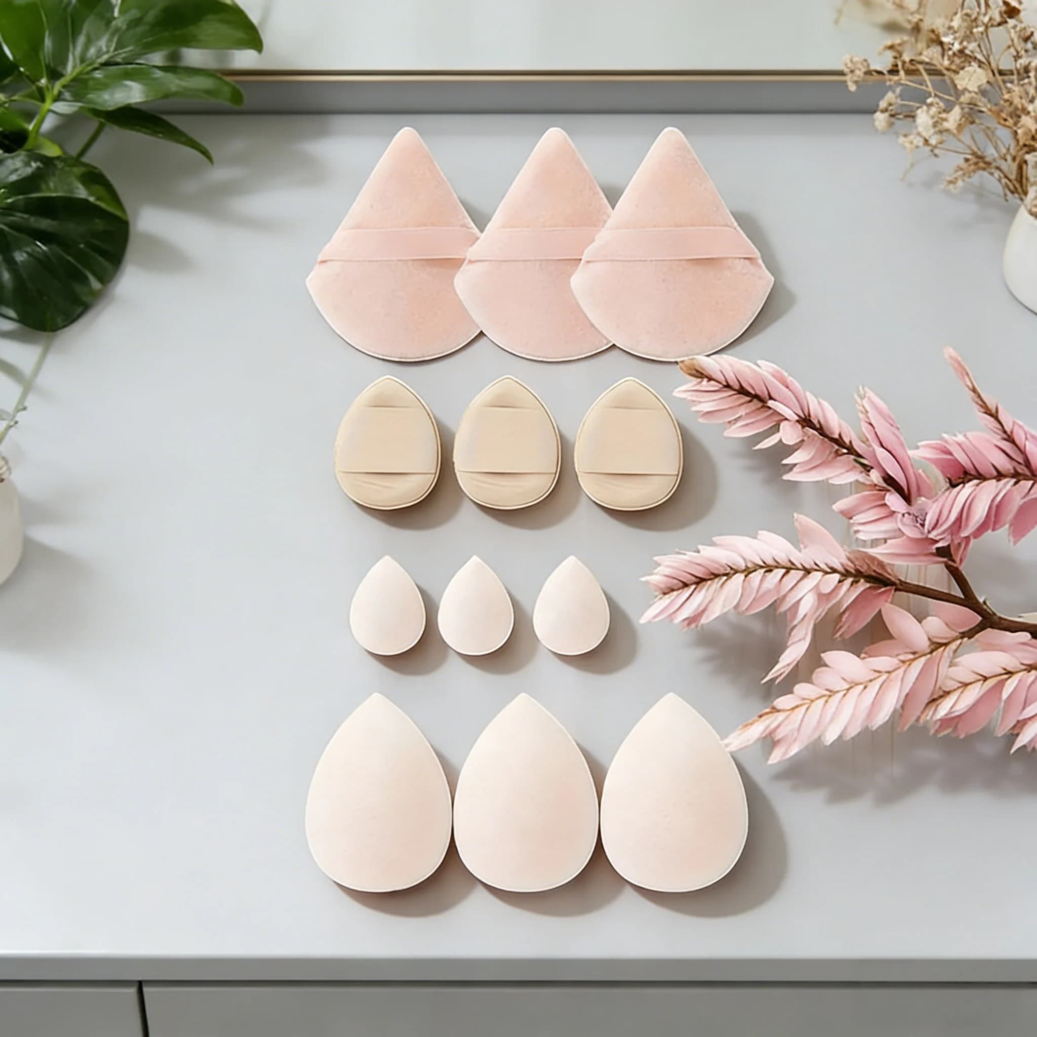 Set di 12 Spugne per Trucco Delicate sulla Pelle: Morbidi Blender Professionali per Fondotinta Liquido e in Polvere Senza Imperfezioni