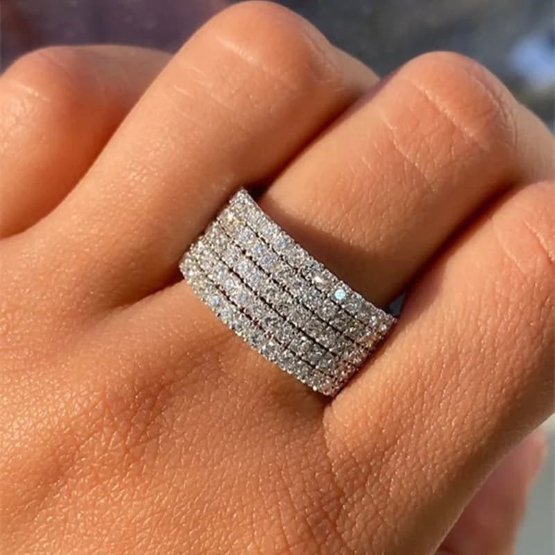 Huitan 5 linee di cristallo cubic zirconia anelli da donna per la cerimonia nuziale design semplice ed elegante anelli femminili alla moda di lusso gioielli scintillanti