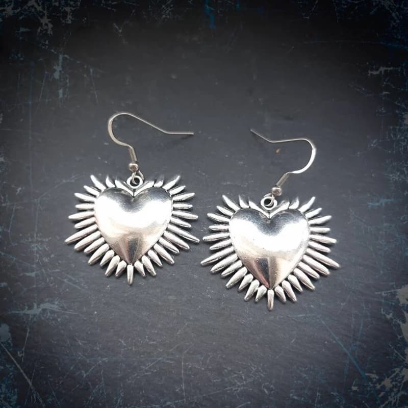 Orecchini a cuore a spillo stile gotico/alternativo in argento!