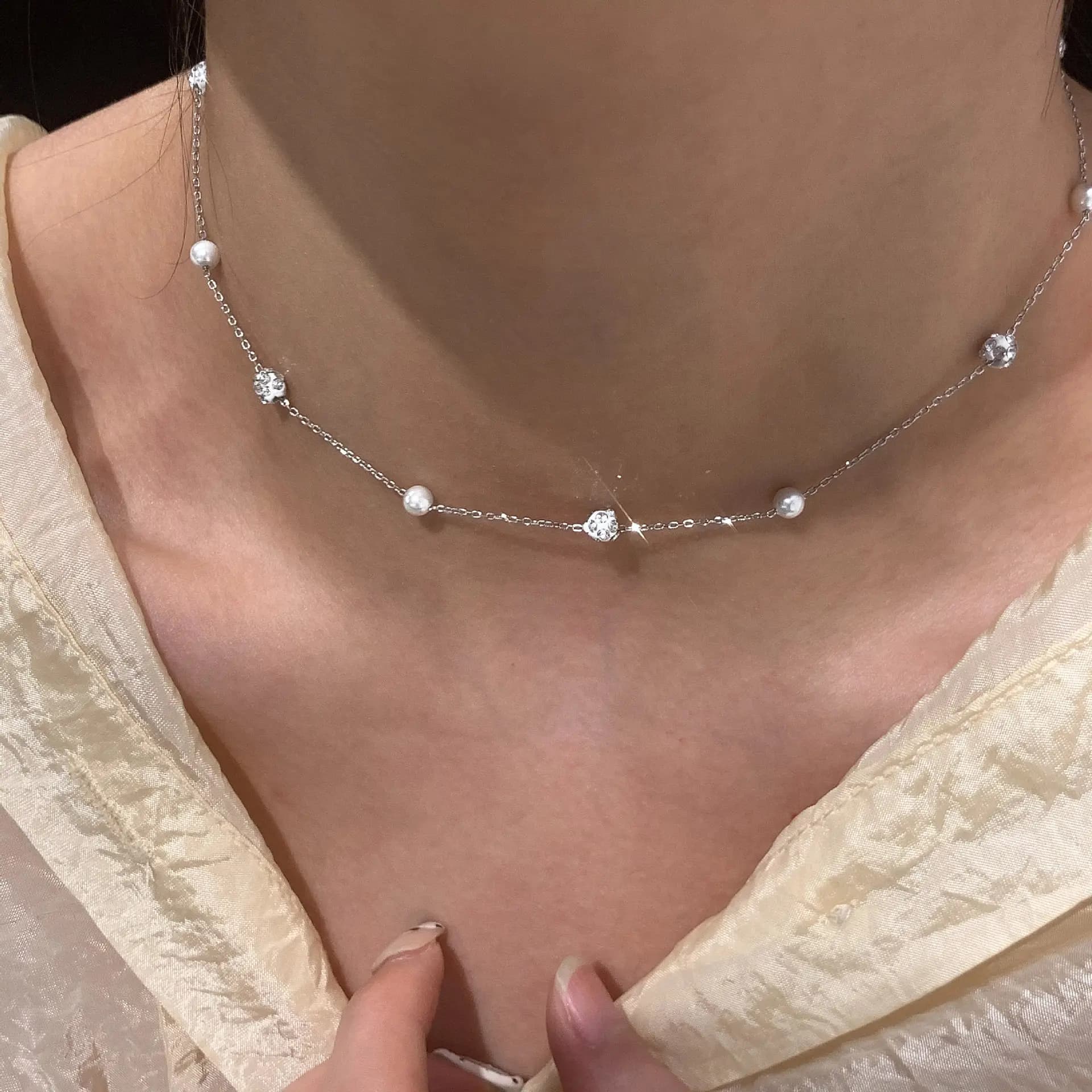 Yunyao Diamond-encrusted Round Pearl Titanium Steel Necklace - Fresh and Elegant, Simple and Minimalist, With Interlocking Beads, Versatile and Suitable for All Occasions, Non-Changing Color